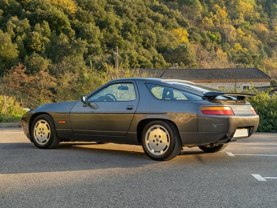 Image 2/30 of Porsche 928 S4 (1989)