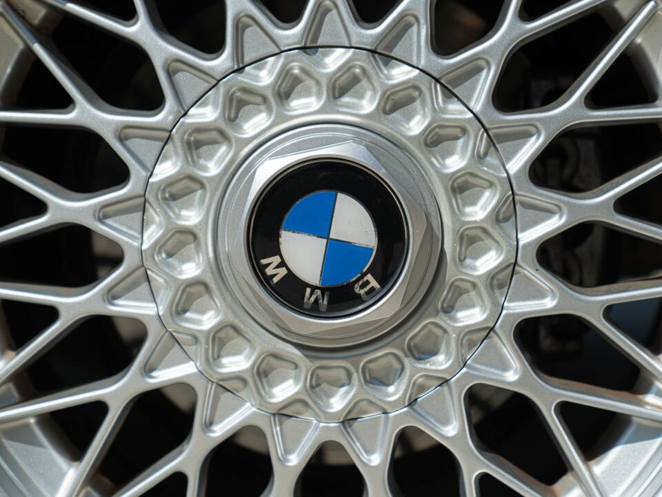 Image 25/50 of BMW 320i (1989)