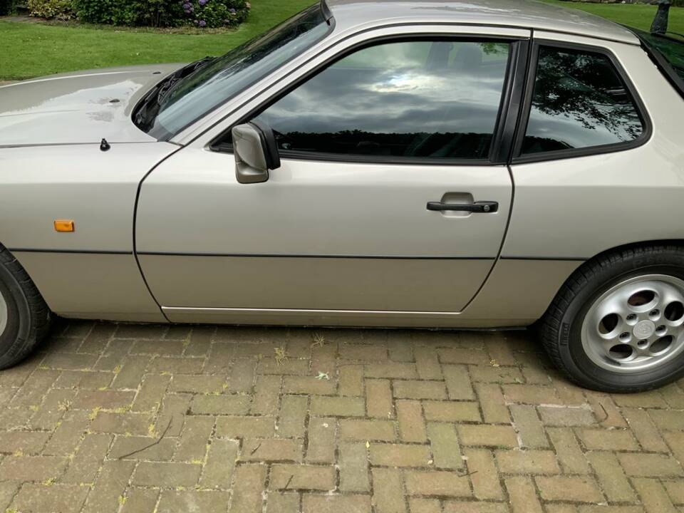 Image 7/8 of Porsche 924 S (1986)