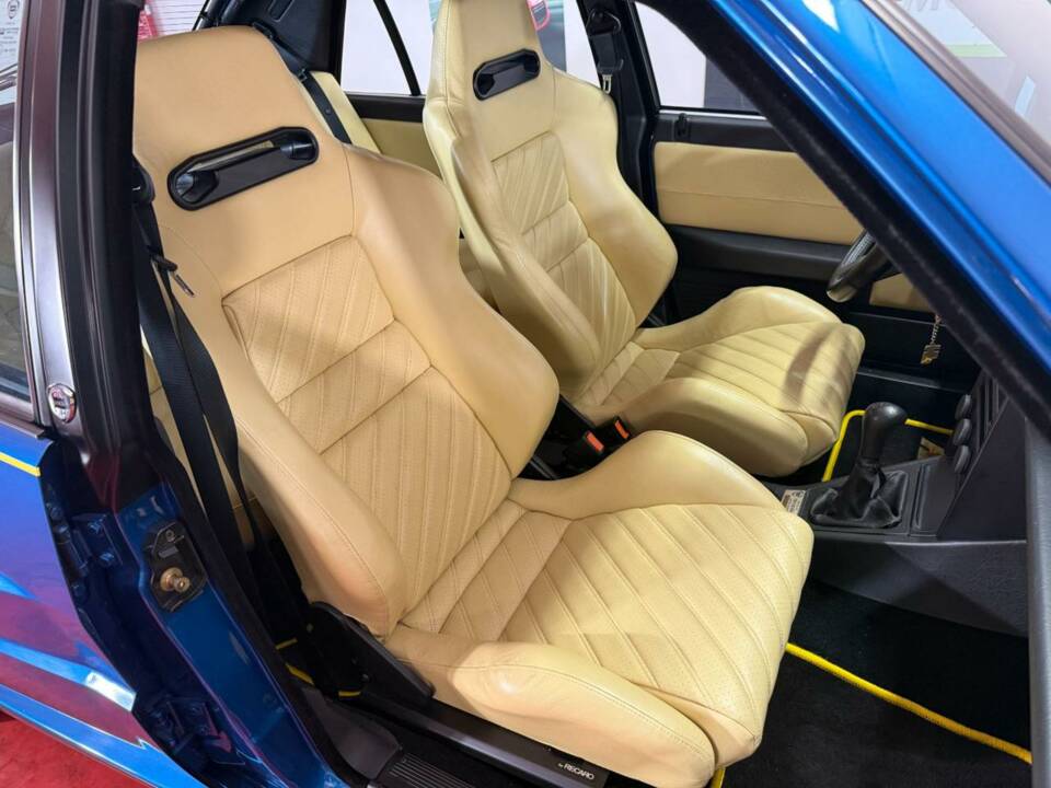 Image 11/50 of Lancia Delta HF Integrale 16V (1994)