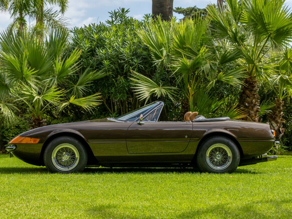 Afbeelding 7/53 van Ferrari 365 GTB/4 Spyder (1971)