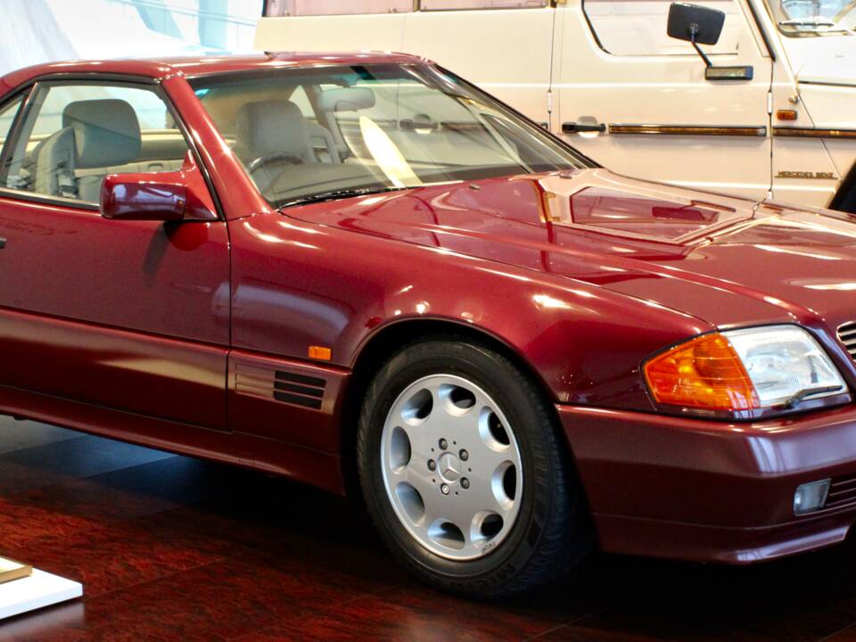 Image 22/50 de Mercedes-Benz 300 SL-24 (1991)