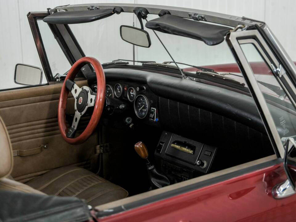 Image 37/50 de MG Midget 1500 (1979)