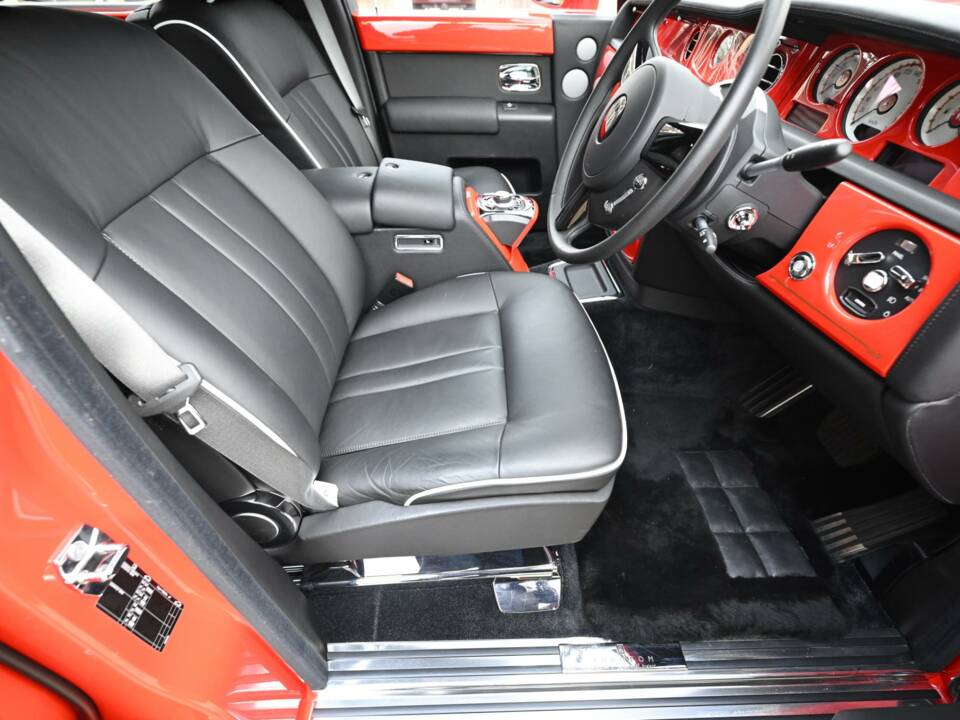 Image 32/50 of Rolls-Royce Phantom VII (2016)