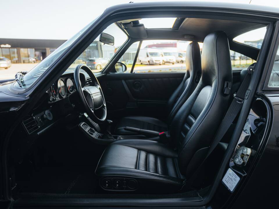 Bild 21/39 von Porsche 911 Carrera 4 (1993)