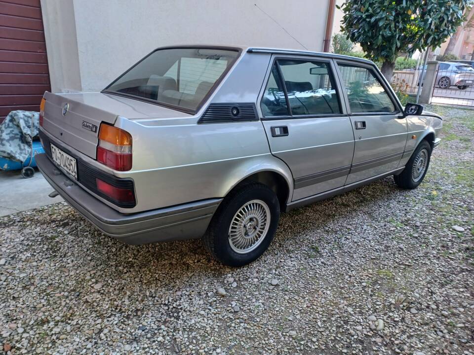 Immagine 4/81 di Alfa Romeo Giulietta 1.6 (1984)