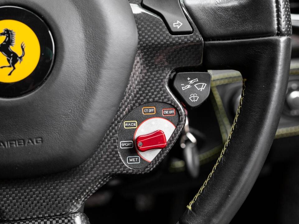Image 34/50 of Ferrari 458 Italia (2013)