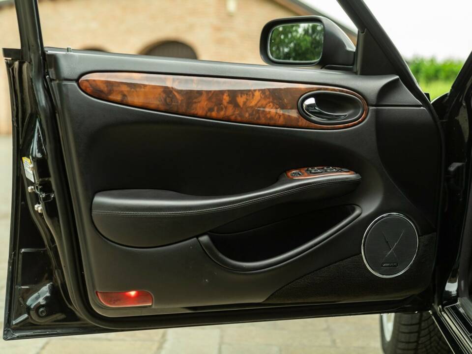 Image 29/50 de Jaguar XJR 4.0 (2000)