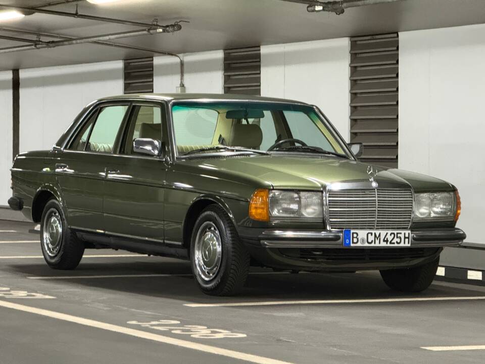 Imagen 4/13 de Mercedes-Benz 230 E (1983)