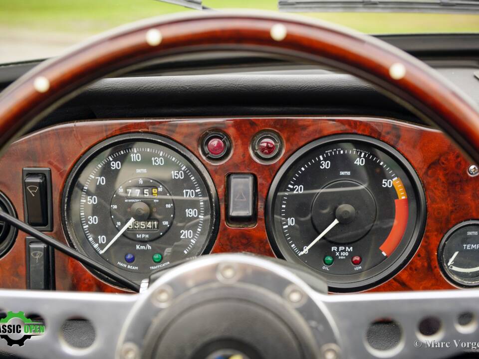 Image 6/42 of Triumph TR 6 PI (1972)