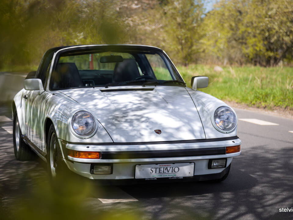 Bild 39/45 von Porsche 911 Carrera 3.2 (1984)