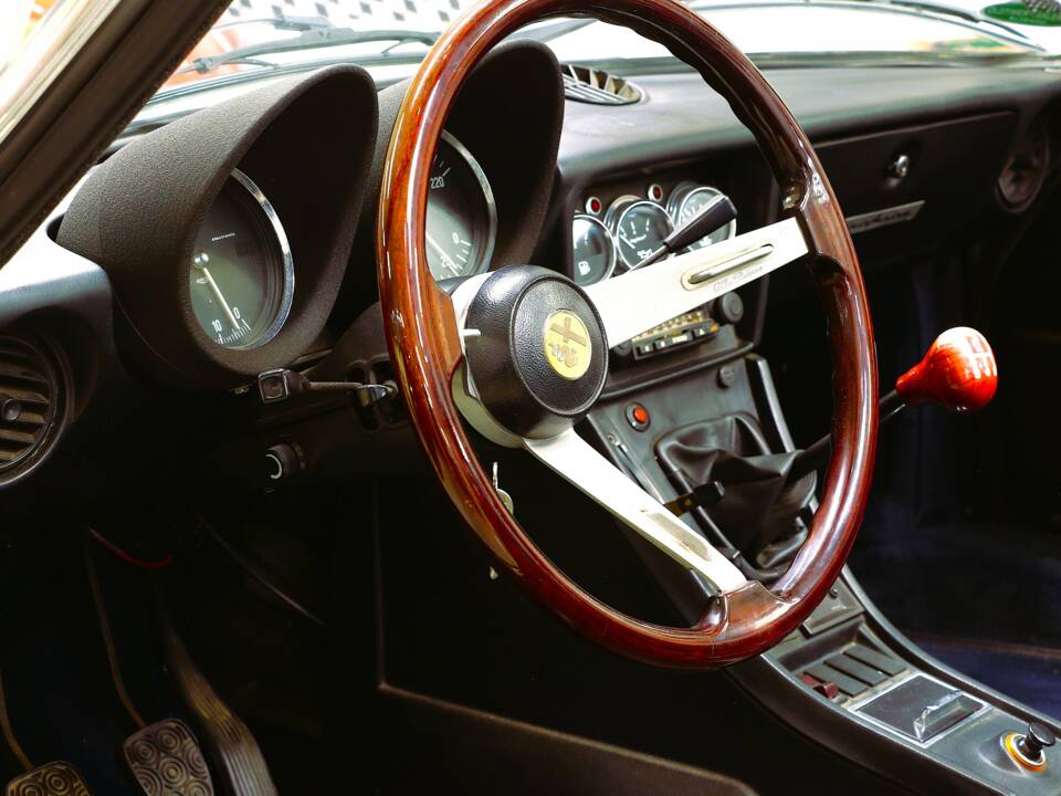 Image 19/25 of Alfa Romeo 2000 Spider Veloce (1982)