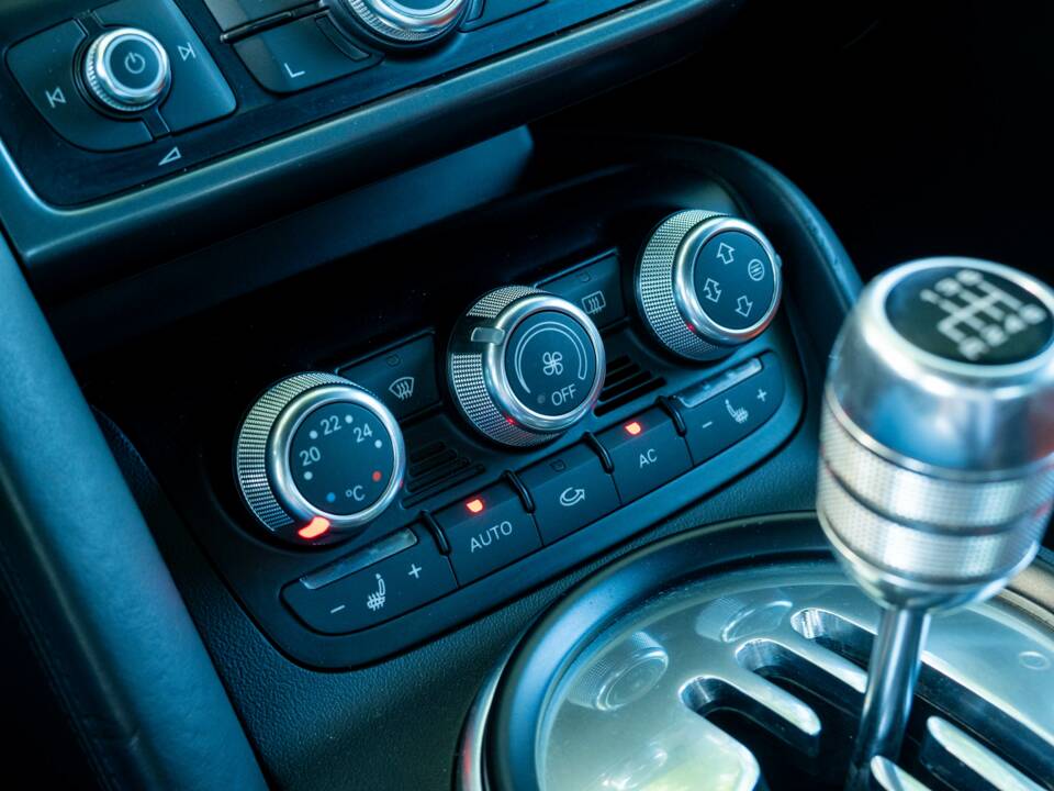 Image 25/33 of Audi R8 (2007)