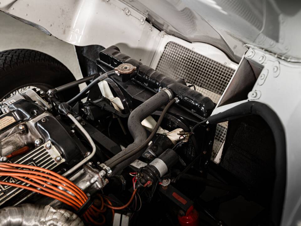 Image 49/53 de Jaguar E-Type (1970)
