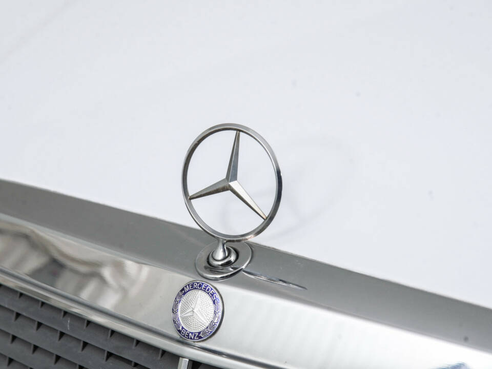 Image 23/50 of Mercedes-Benz 190 D (1986)