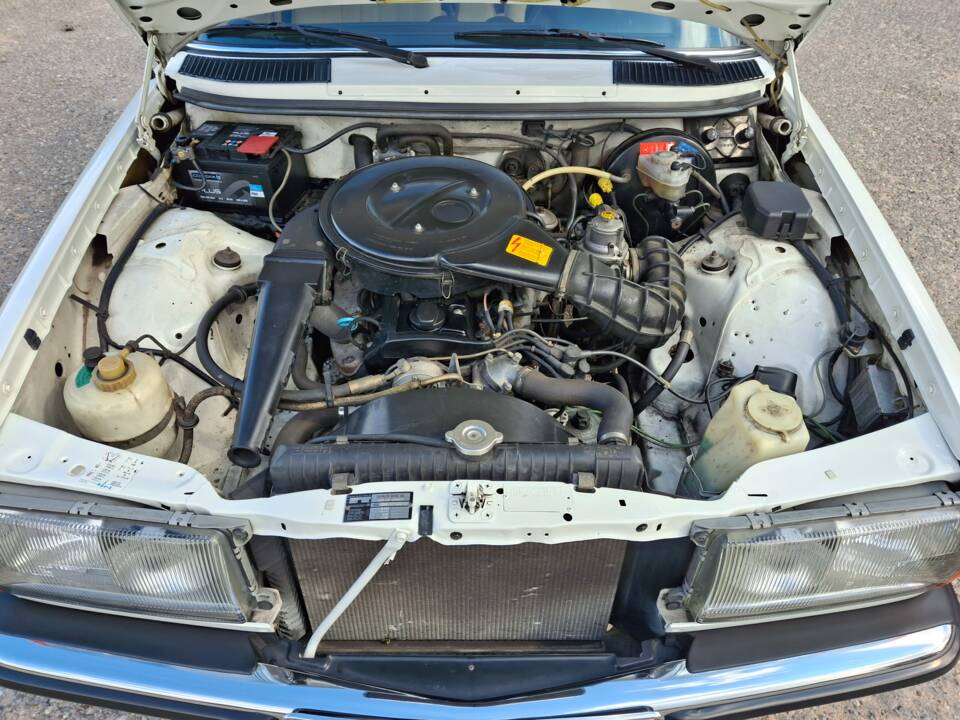 Image 7/20 of Mercedes-Benz 200 T (1983)