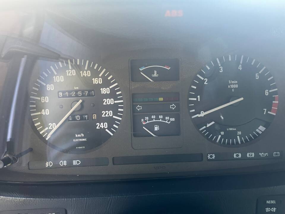 Bild 9/19 von BMW 732i (1984)