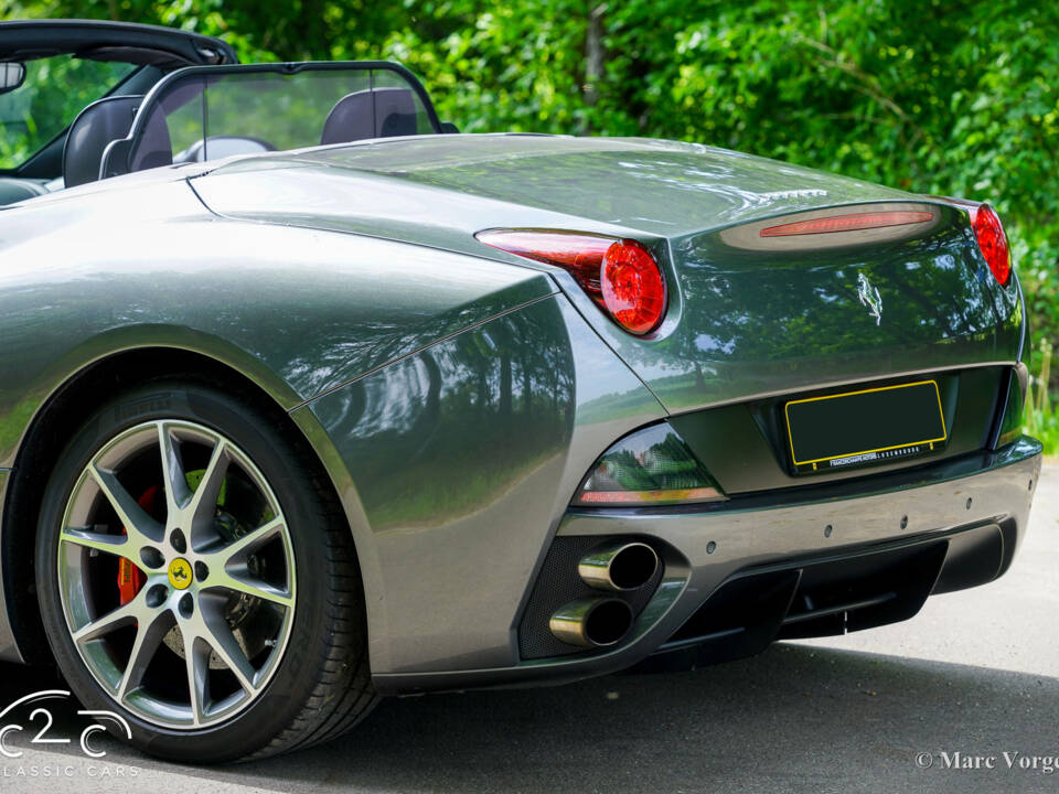 Image 58/85 de Ferrari California (2010)