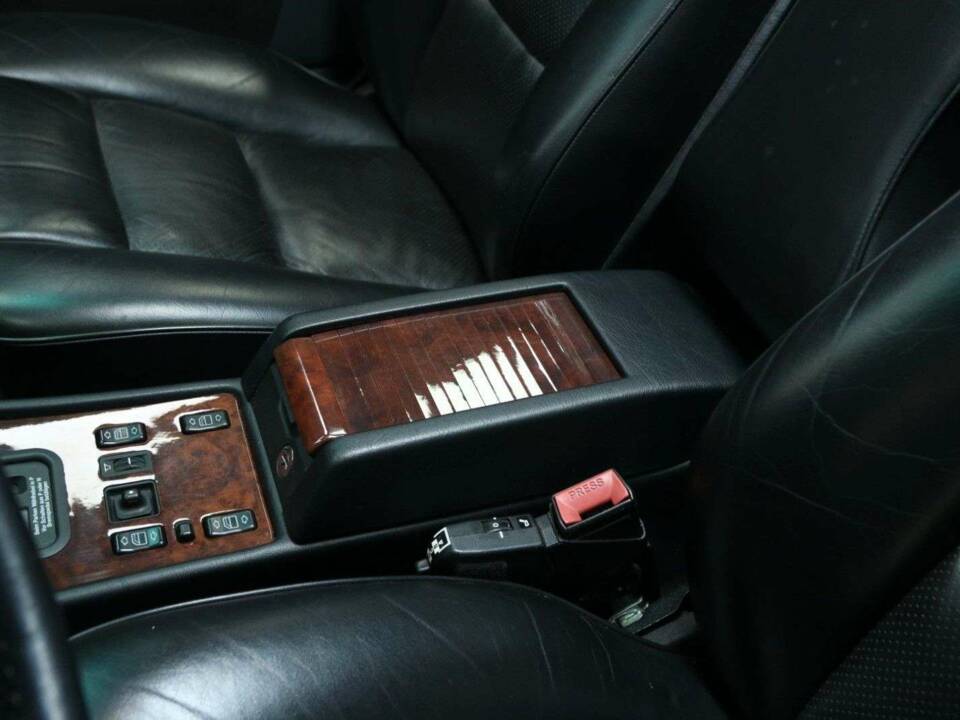 Immagine 31/50 di Mercedes-Benz 560 SEC (1990)
