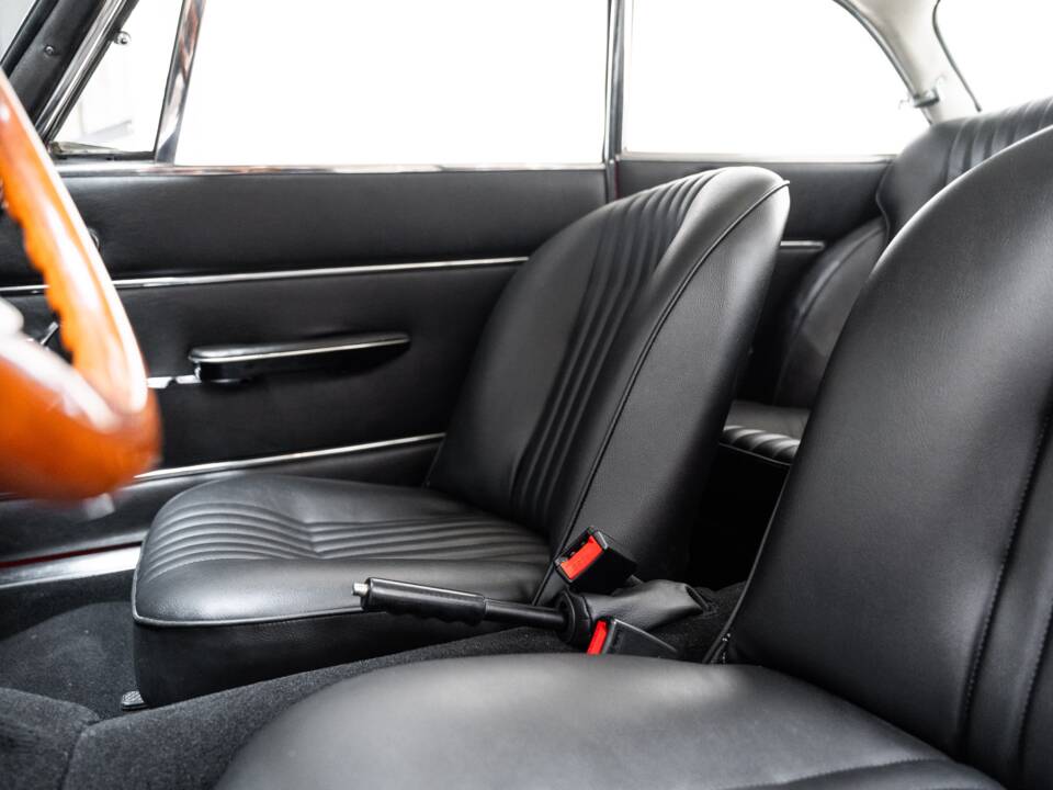 Bild 18/32 von Alfa Romeo Giulia 1600 GT Junior (1972)