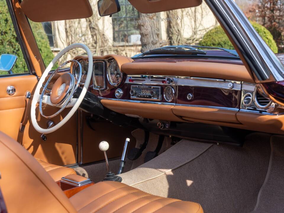 Image 17/35 de Mercedes-Benz 230 SL (1963)