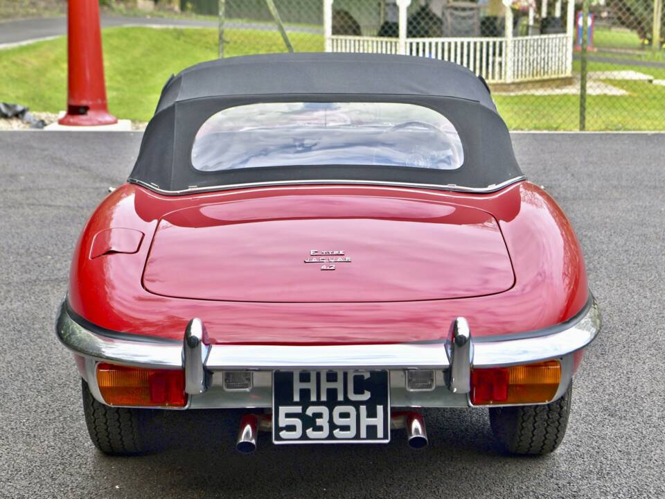 Image 20/49 de Jaguar E-Type (1970)