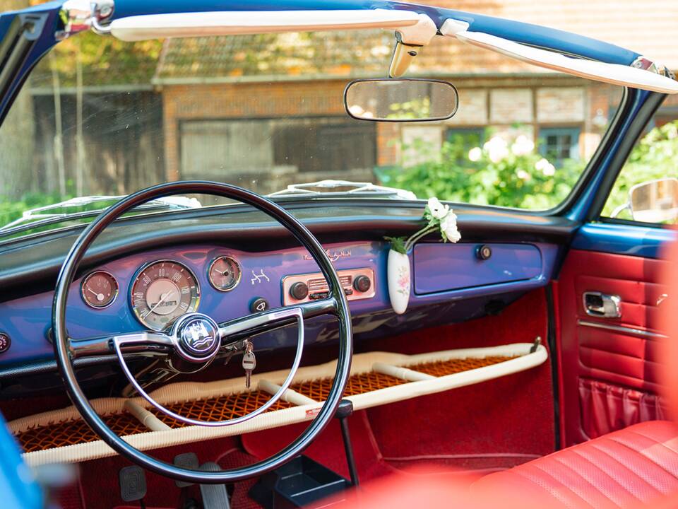 Image 15/36 of Volkswagen Karmann Ghia 1600 (1970)