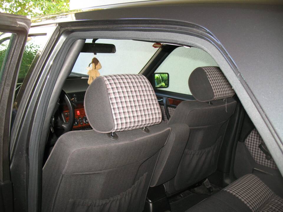 Bild 5/32 von Mercedes-Benz E 220 (1995)