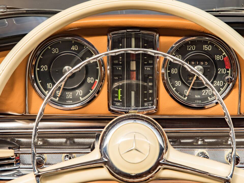Image 14/22 de Mercedes-Benz 300 SL Roadster (1961)