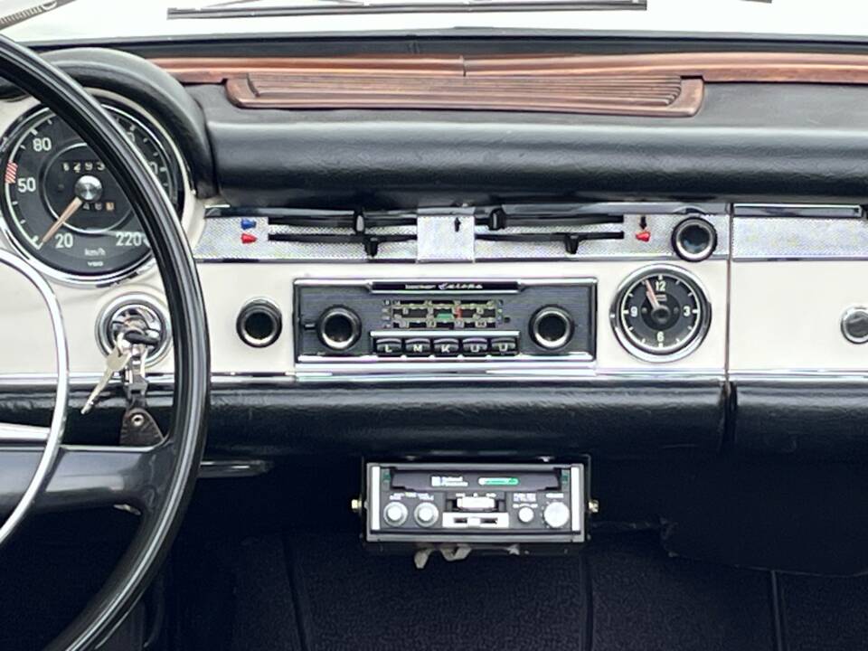Image 28/100 of Mercedes-Benz 280 SL (1970)
