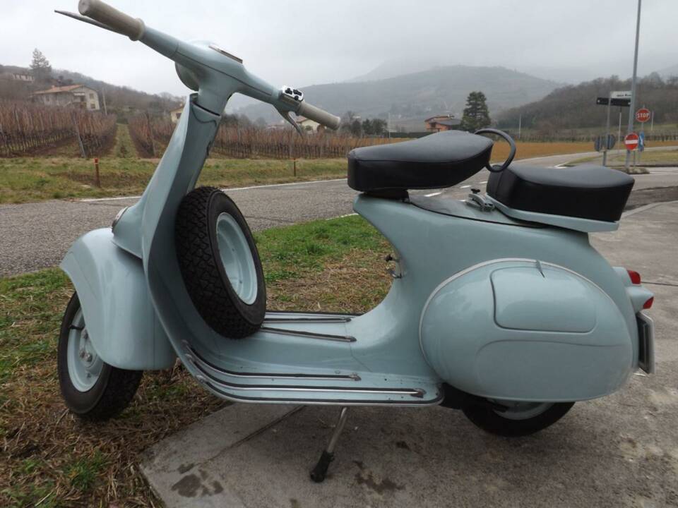 Image 7/50 of Piaggio Vespa 125 (1961)