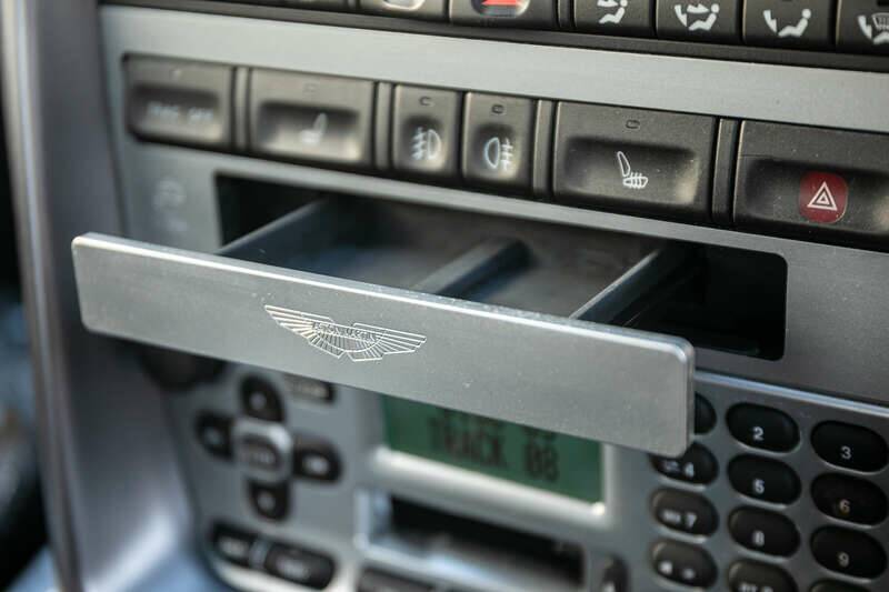 Image 19/39 of Aston Martin V12 Vanquish (2003)