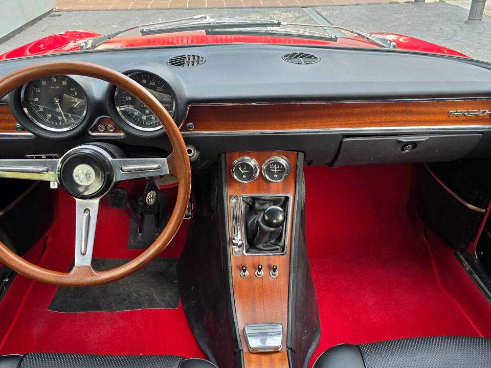 Image 21/34 of Alfa Romeo 1750 GT Veloce (1969)
