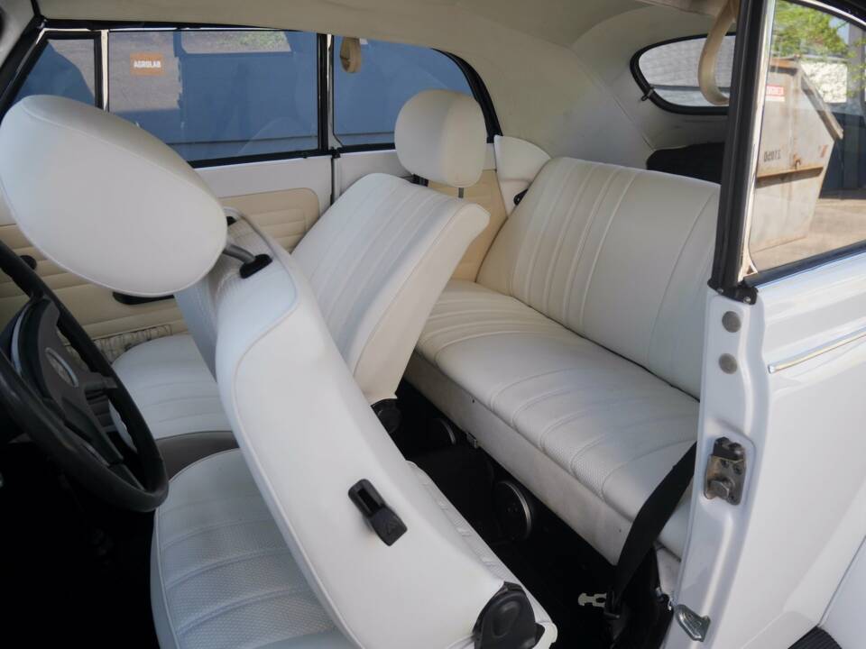 Image 16/45 de Volkswagen Coccinelle 1303 LS (1978)