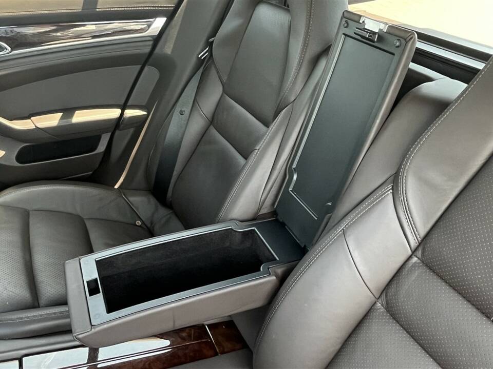 Image 44/91 of Porsche Panamera Turbo (2009)