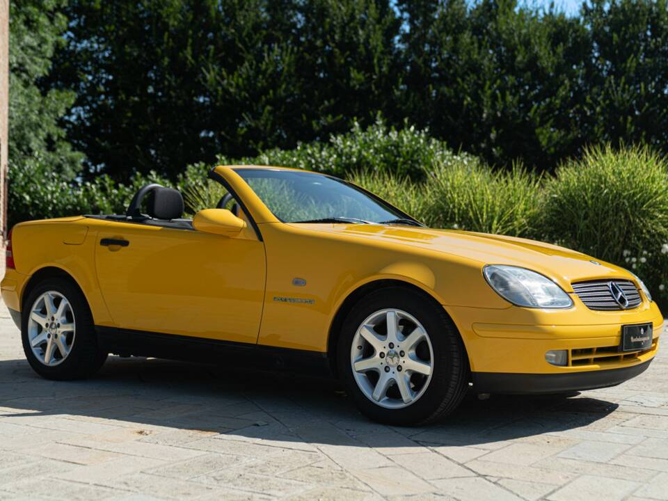 Immagine 3/50 di Mercedes-Benz SLK 200 (1997)