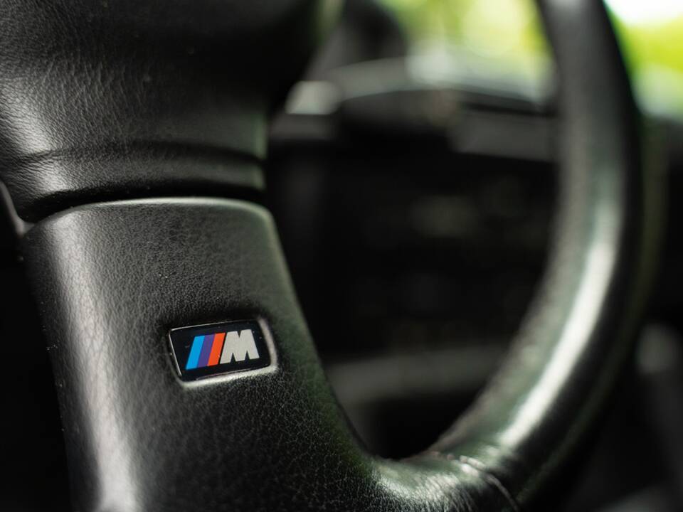 Bild 32/45 von BMW M5 (1992)