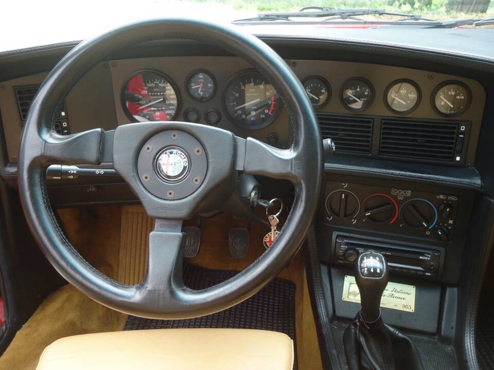 Image 10/32 of Alfa Romeo SZ (1990)