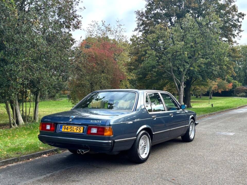 Image 18/24 of BMW 732i (1981)