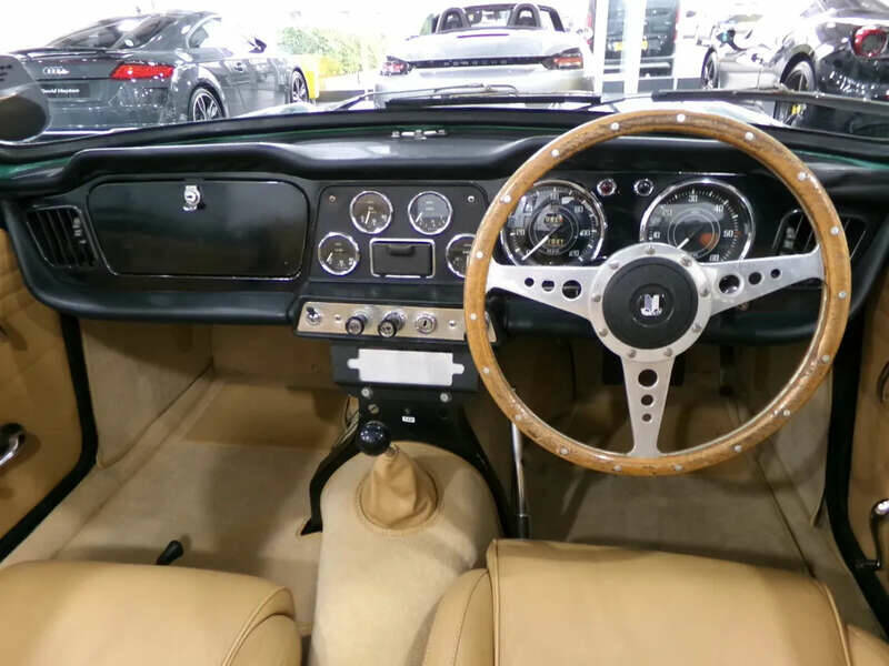 Image 21/45 of Triumph TR 4 (1964)