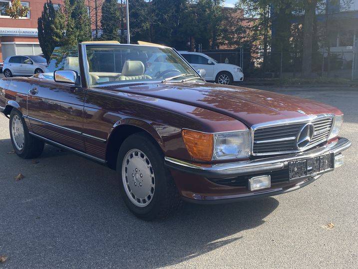 Immagine 2/28 di Mercedes-Benz 560 SL (1987)