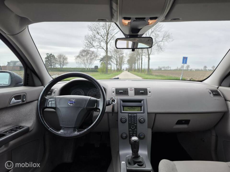Image 16/33 de Volvo V50 2.4 (2005)