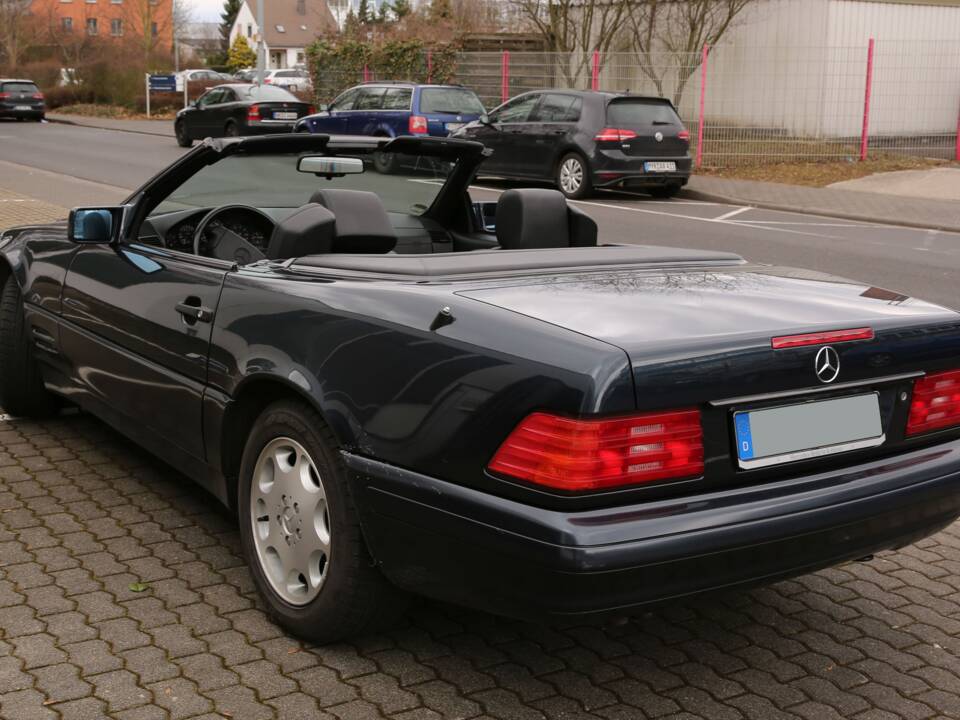 Immagine 4/17 di Mercedes-Benz SL 280 (1995)