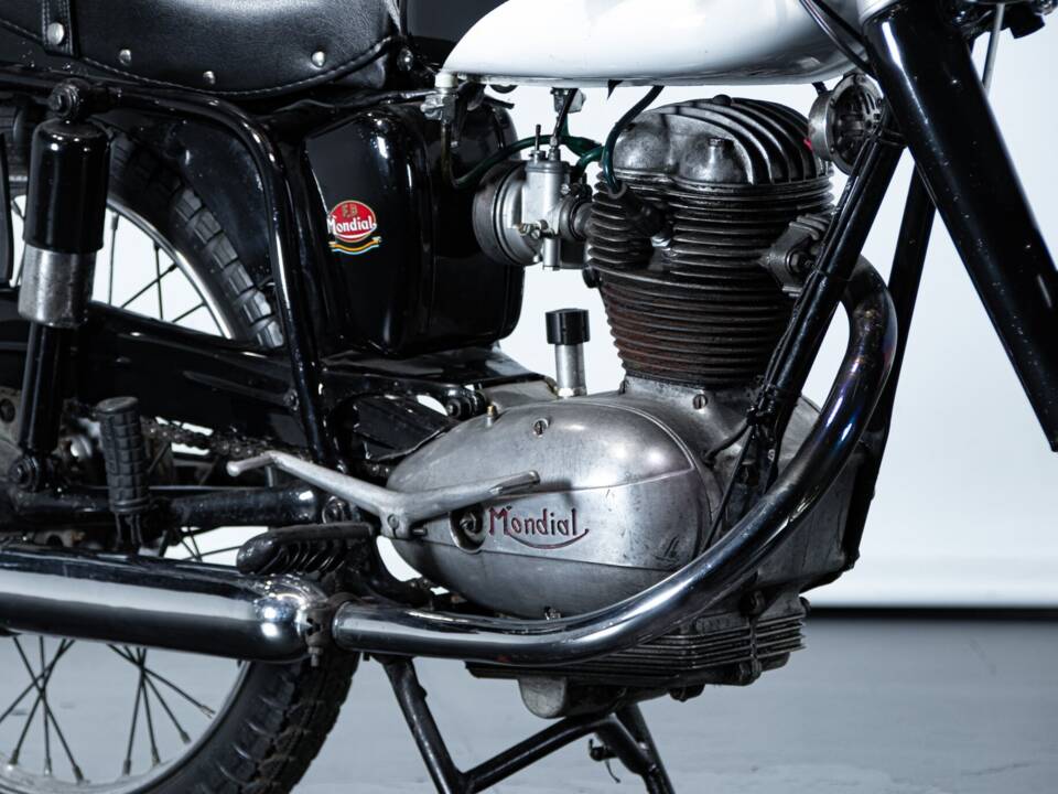 Image 34/50 of Mondial 125 (1961)