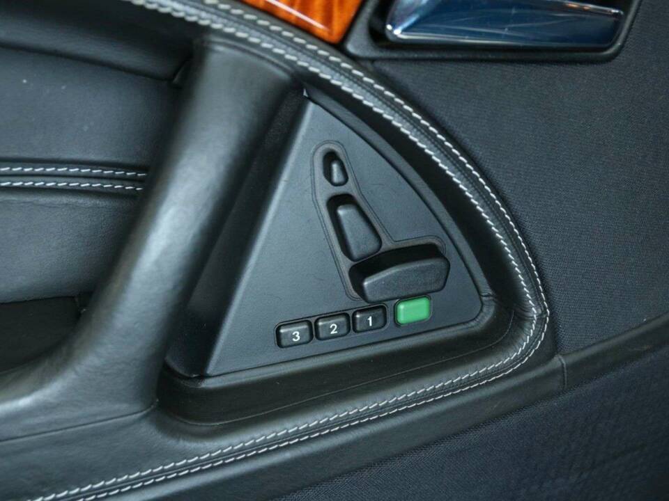Image 11/49 of Mercedes-Benz SL 500 (2001)