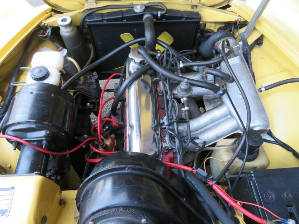 Image 14/18 of Volvo 1800 ES (1972)