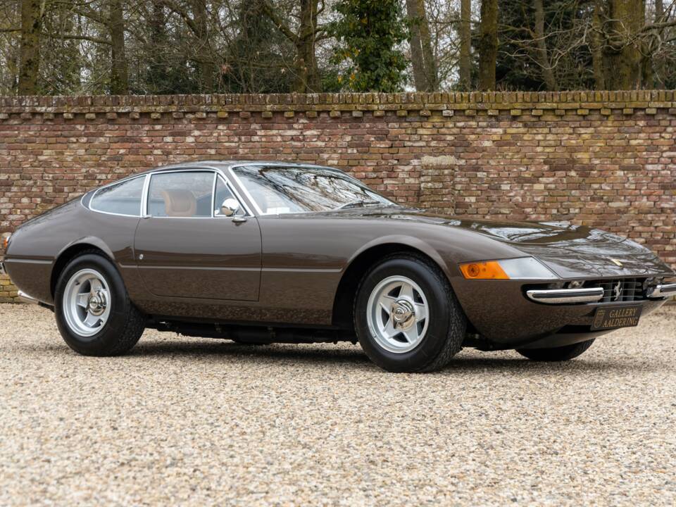 Image 49/50 de Ferrari 365 GTB/4 Daytona (1974)