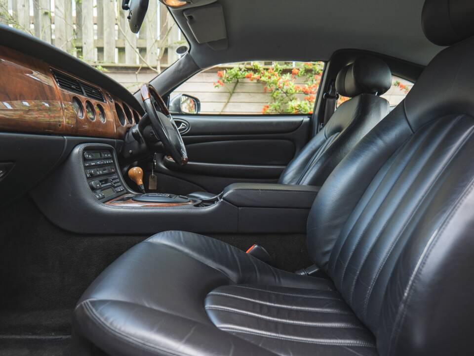 Imagen 18/50 de Jaguar XK8 4.0 (2000)