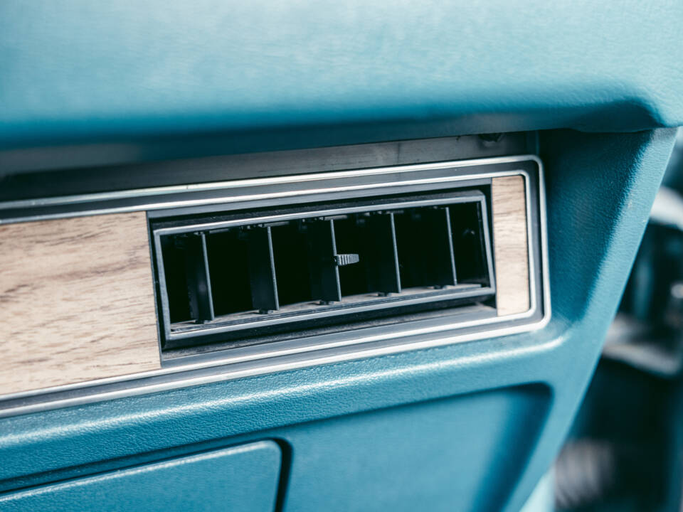 Image 56/102 of Ford Mustang II Ghia 170 (1976)