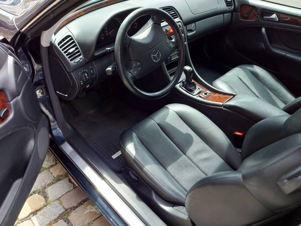 Afbeelding 13/32 van Mercedes-Benz CLK 230 Kompressor (2001)
